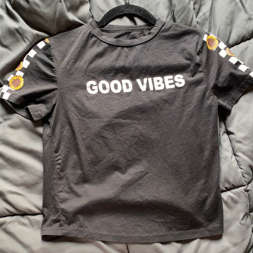 Checkered Good Vibes Sunflower T-shirt.